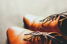 4 Cara Alami Menghilangkan Bau pada Sepatu Kulit