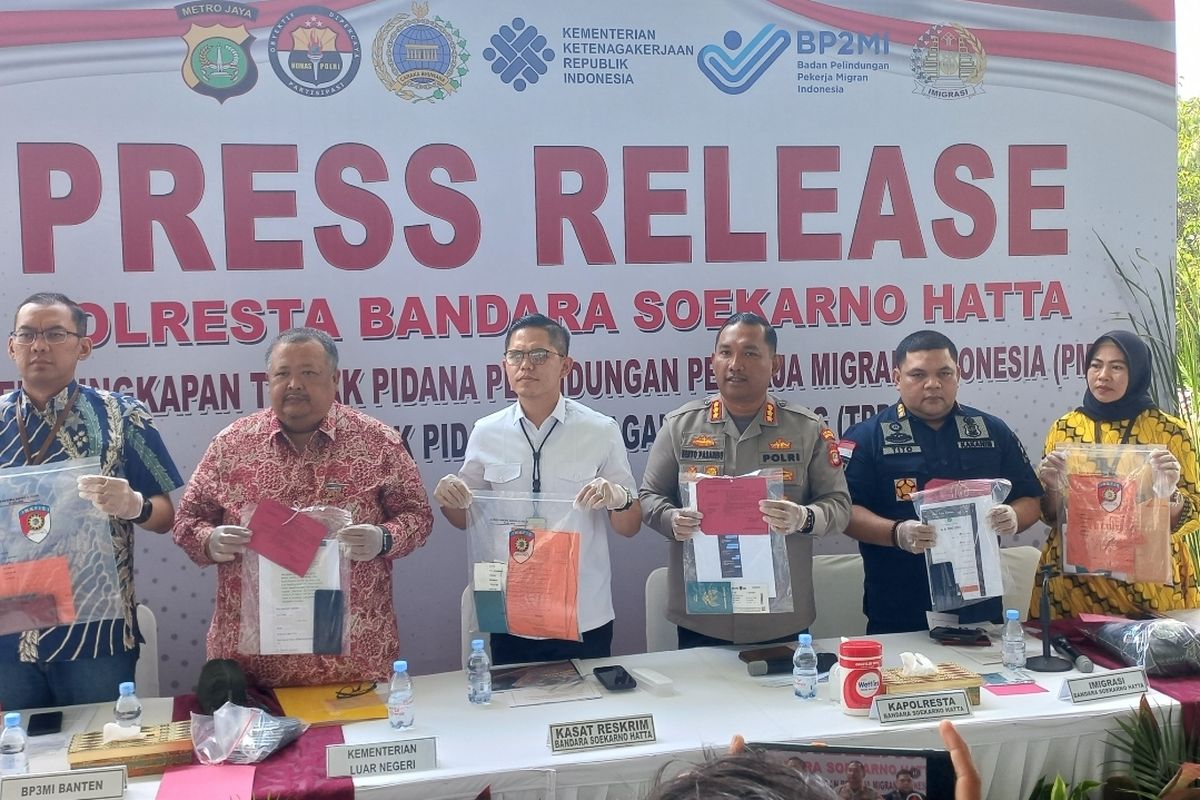 Polresta Bandara Soekarno-Hatta menggelar konferensi pers pengungkapan kasus tindak pidana perdagangan orang selama periode Januari hingga Juli 2023 di Mapolrestra Bandara Soekarno-Hatta pada Jumat (14/7/2023).