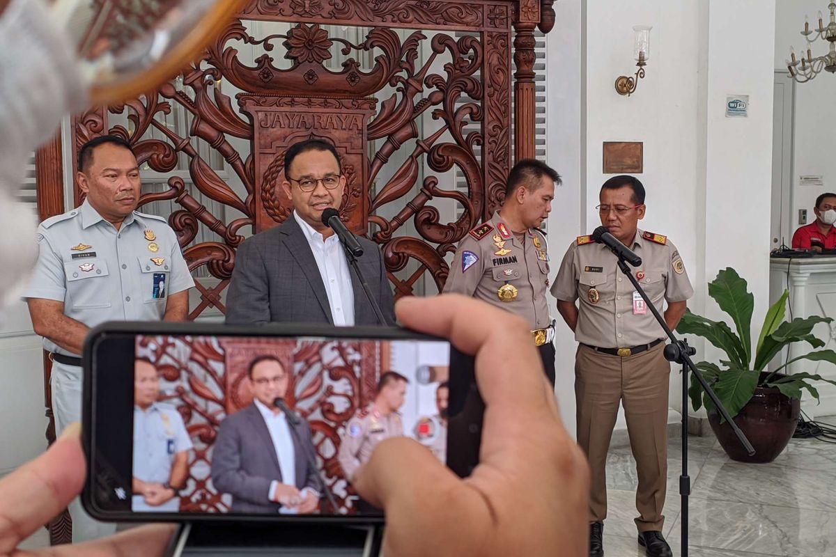 Gubernur DKI Jakarta Anies Baswedan saat konferensi pers di Pendopo Balaikota DKI Jakarta, Senin (27/6/2022).