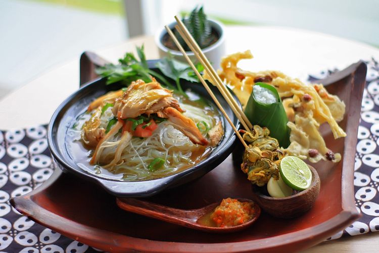 Ilustrasi soto bangkong khas Semarang untuk menu makan kapan saja.