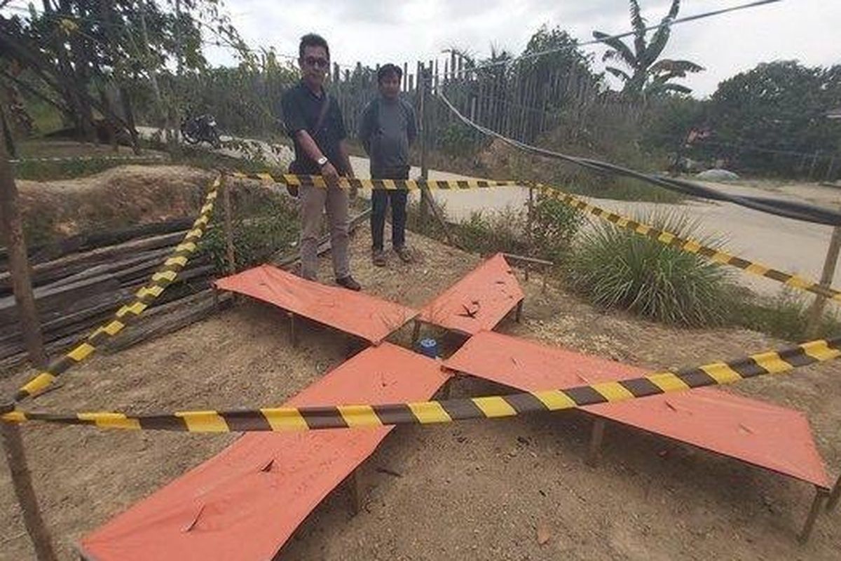 Sebuah penanda milik Badan Informasi Geospasial (BIG) Republik Indonesia berada di kawasan RT 5 Kampung Sinjai, Keurahan Bukit Merdeka, Kecamatan Samboja, Kutai Kartanegara, Rabu (31/7/2019). Presiden Jokowi Akan Umumkan Lokasi Ibu Kota Agustus Ini. 