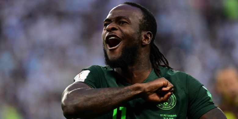 Pemain Nigeria, Victor Moses, merayakan golnya ke gawang Argentina pada pertandingan Grup D Piala Dunia 2018 di St. Petersburg, 26 Juni 2018. 