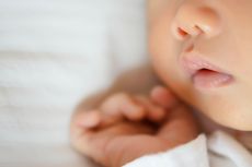 Bayi Minum Kopi karena ASI Tak Keluar, Ahli Gizi Paparkan Faktanya