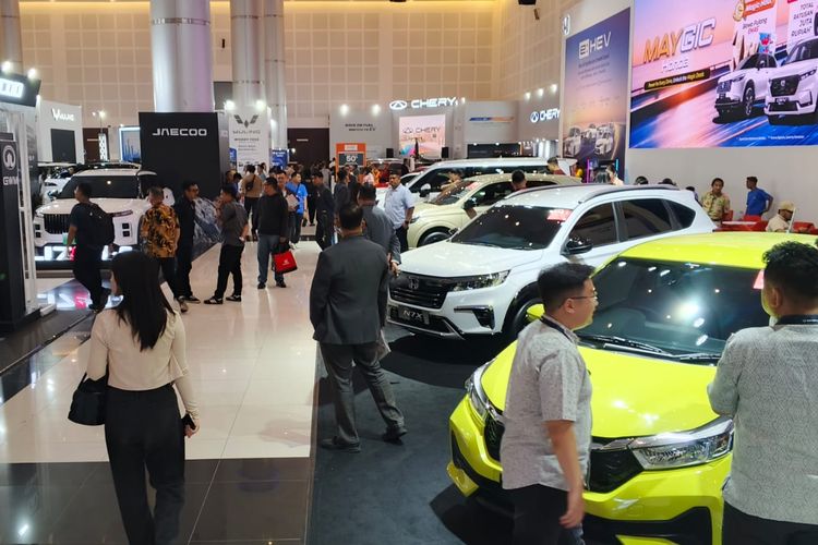 Suasana Indonesia International Motor Show (IIMS) Surabaya 2026 yang berlangsung mulai Selasa (26/5/2026) hingga Minggu (31/05/2026) di Grand City Convex Surabaya.