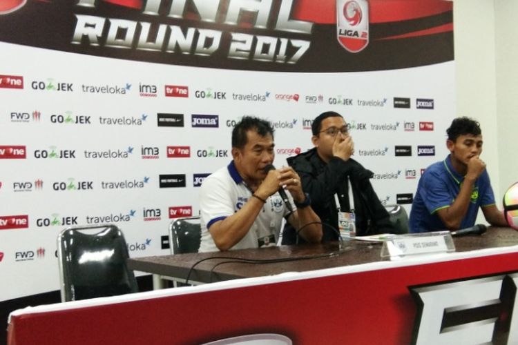 Pelatih Subangkit beri keterangan pers seusai antarkan PSIS Semarang promosi ke Liga 1 di GBLA, Selasa (28/11/2017).