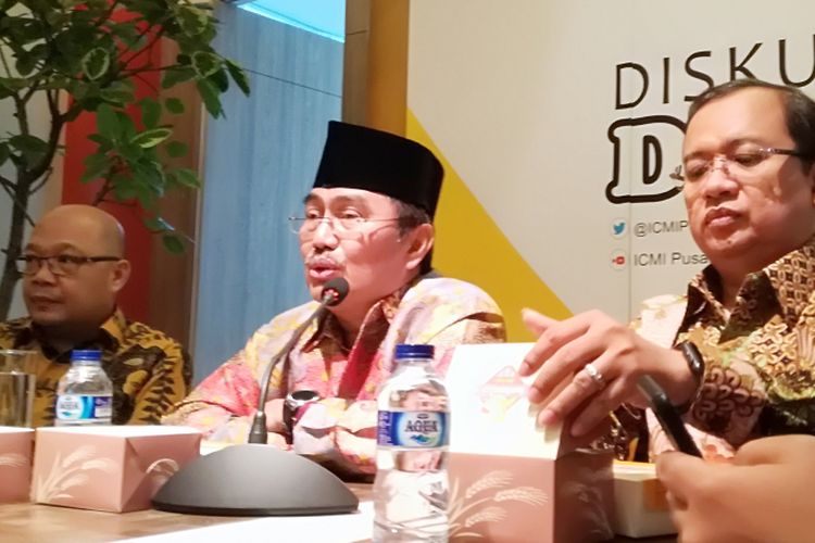 Ketua Umum ICMI Jimly Asshiddiqie (tengah) pada diskusi media bertema Peta Politik Indonesia: Kiprah ICMI dalam Tahun Politik 2018, di Jakarta, Rabu (7/3/2018).