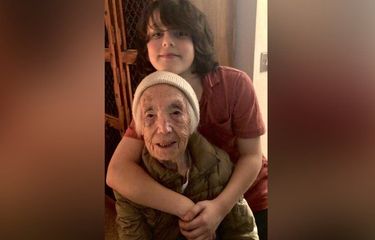 Viral di TikTok Nenek Buyut 110 Tahun Bawakan Lagu Populer Era ...