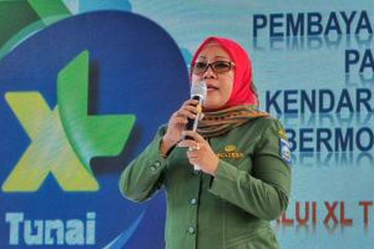 Kepala Dinas Pendapatan Daerah Provinsi NTB Putu Selly Andayanisaat berbicara dalam acara peluncuran komersialisasi layanan 4G LTE tahap kedua XL Axiata di kota Mataram, Lombok, NTB.