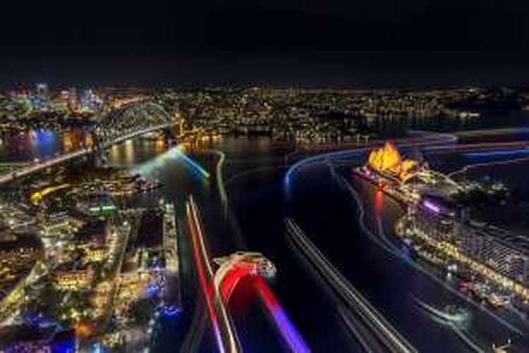 Tampilan perairan penuh cahaya di Vivid Sydney, Australia.