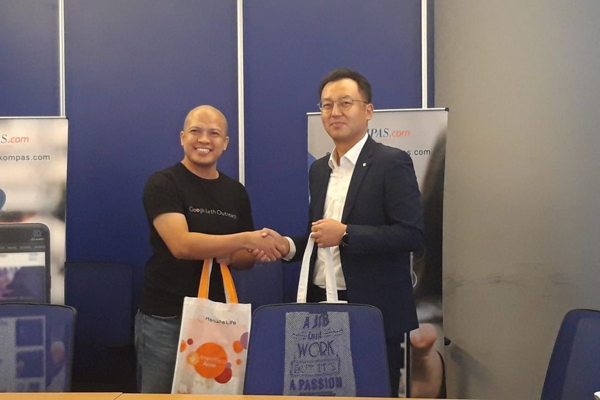 Chief Marketing Strategy Officer Steven Hoon (kanan) saat berkunjung ke redaksi Kompas.com, Selasa (24/9/2019).