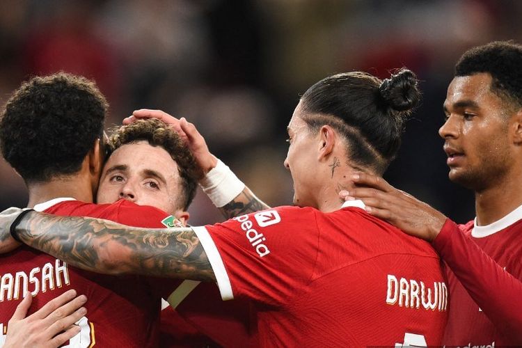 Selebrasi gol Diego Jota dalam laga putaran ketiga Piala Liga Inggris atau Carabao Cup 2023-2024 antara Liverpool vs Leicester di Stadion Anfield, 27 September 2023. (Photo by PETER POWELL / AFP)