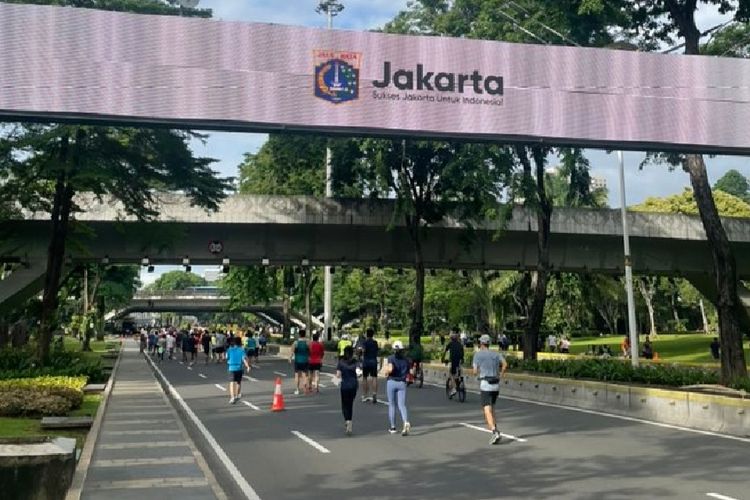 Logo dan slogan baru DKI Jakarta tertangkap kamera warga.