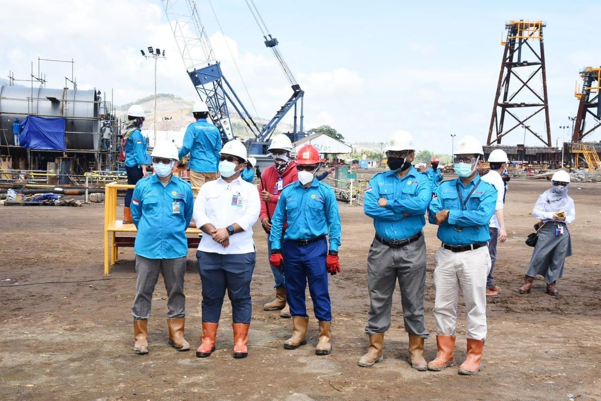 Kajaran komisaris dan manajemen PGN SAKA serta pemangku kepentingan terkait di Fabrikasi Gunanusa Banten dan disaksikan secara daring oleh pejabat Satuan Kerja Khusus (SKK) Migas dan Direktorat Jenderal Migas menghadiri seremonial pelaksanaan Load Out Topside Platform Sidayu, Jumat (13/11/2020).
