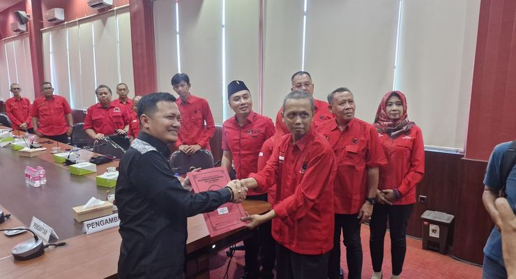 Bos Bus "Bejeu" Ambil Formulir Pendaftaran Bupati Jepara di PDI-P, Janji Kembalikan Kejayaan Jepara Kota Ukir