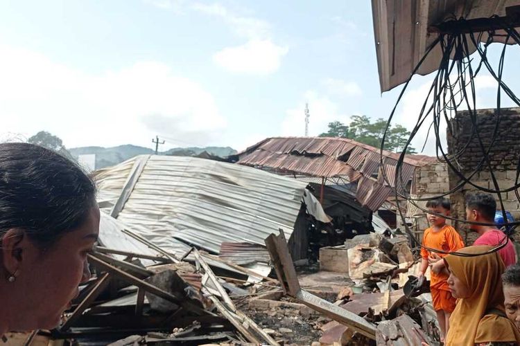 Pasca kebakaran pasar Belik, Kabupaten Pemalang luluhlantah dan terdapat 512 toko dan los rusak akibat kebakaran tersebut