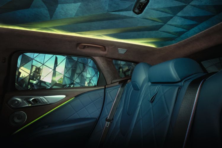 Desain plafon BMW XM ala mobil luxury premium
