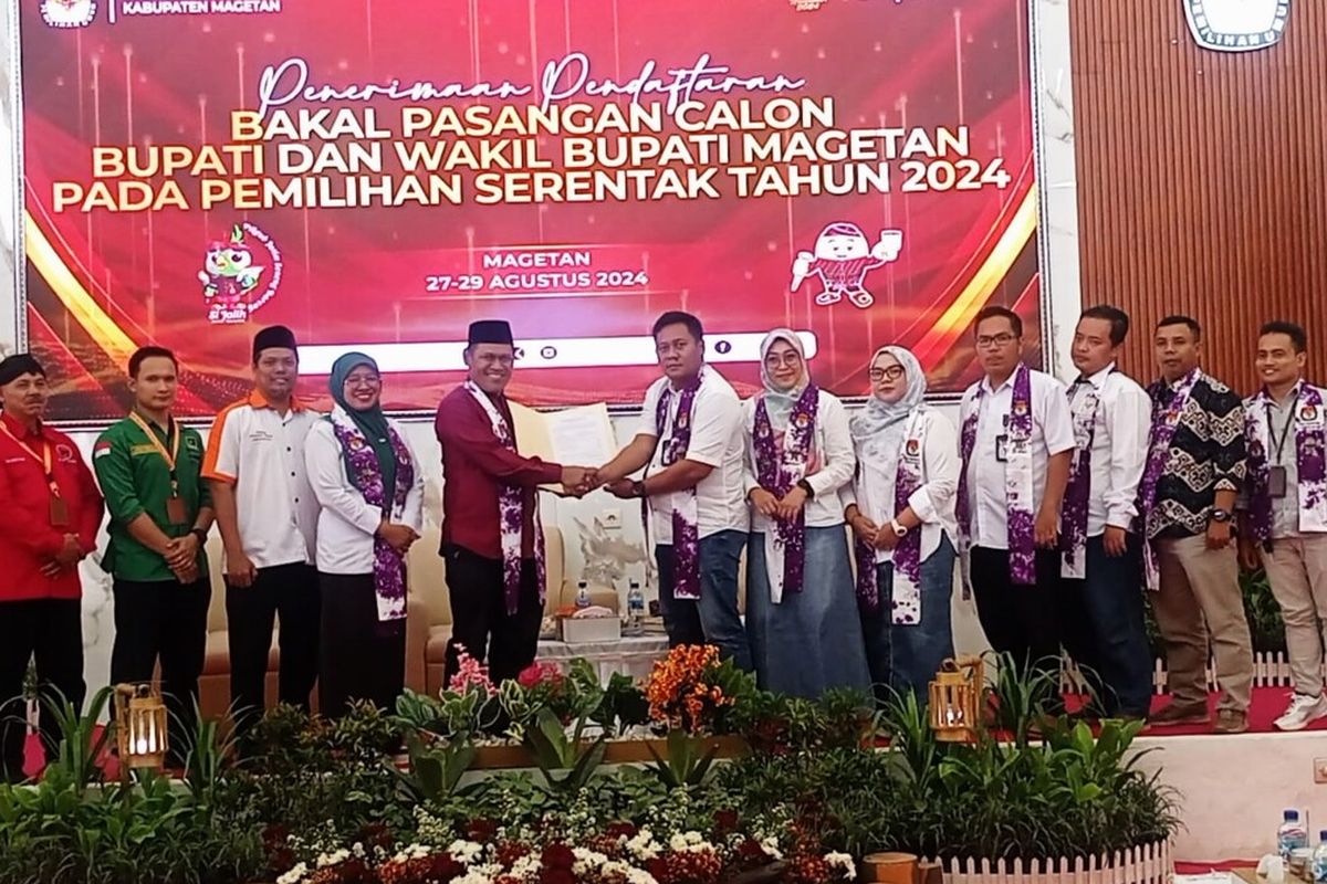 Hari pertama pembukaan pendaftaran pasangan bakal calon Bupati dan Wakil Bupati Magetan dalam Pilkada 2024, Selasa (27/8/2024), pasangan bakal calon Sujatno-Ida Yuhana menjadi pasangan yang pertama mendaftar ke KPU, dan dinyatakan lolos berkas.