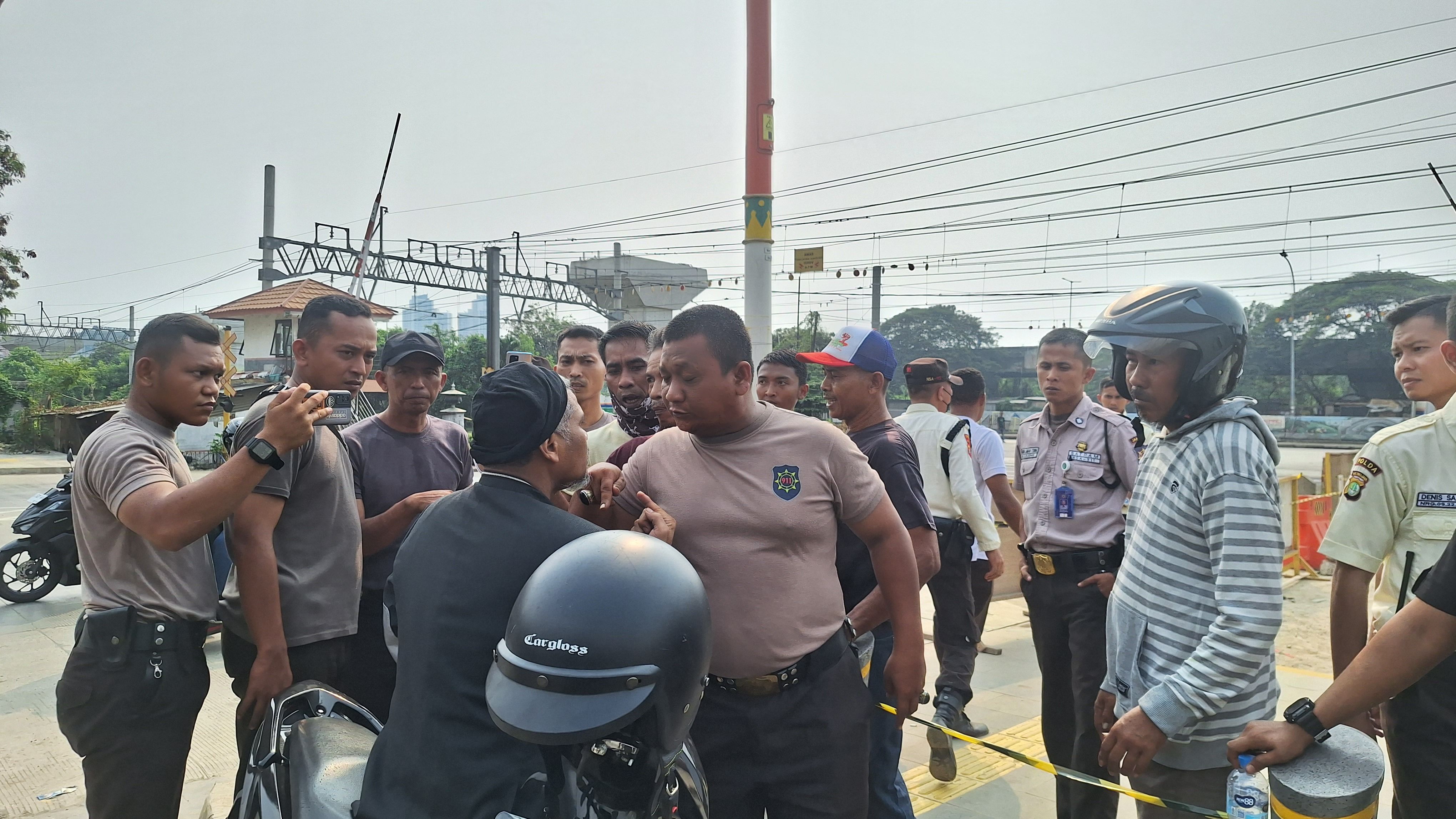 Kampung Susun Bayam Dikepung, Kuasa Hukum Warga KSB Adu Argumen dengan Belasan Sekuriti