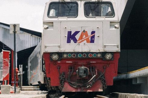 Jelang Libur Panjang, Antrean Rapid Test di Stasiun Pasar Senen dan Gambir Padat