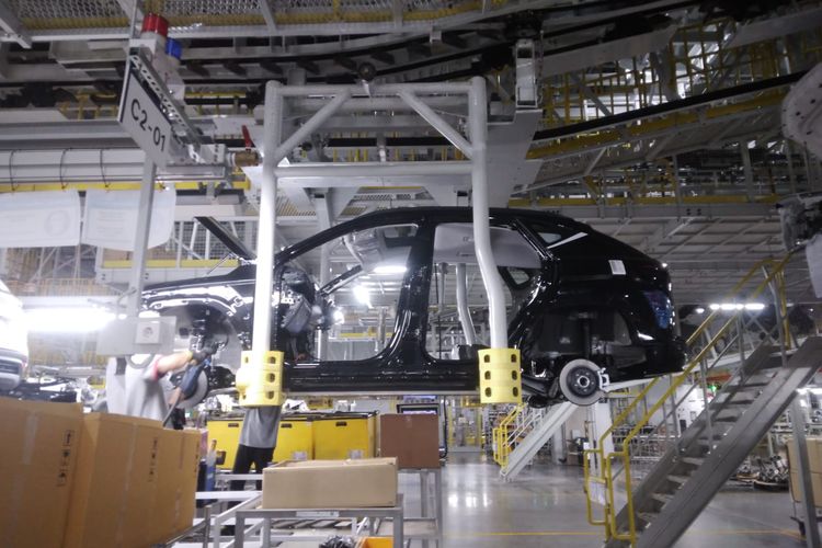 PT Hyundai Motor Manufacturing Indonesia (HMMI) memulai produksi mobil listrik All New Kona Electric di pabrik Cikarang, Kabupetan Bekasi, Jawa Barat. 
