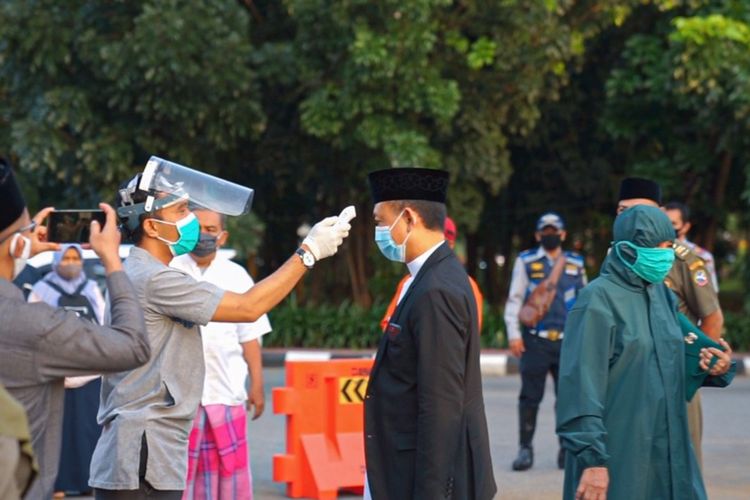 Setelah tahun lalu sempat ditiadakan, pelaksanaan shalat Idul Fitri kembali digelar di Taman Alun-alun Kapuas atau depan Kantor Wali Kota Pontianak, Kalimantan Barat (Kalbar).