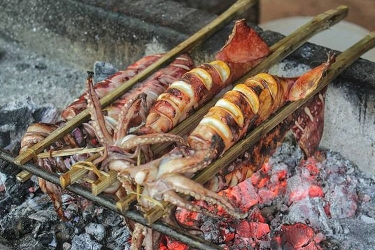 Salah satu hidangan laut di Pantai Konang, Trenggalek, Jawa Timur.