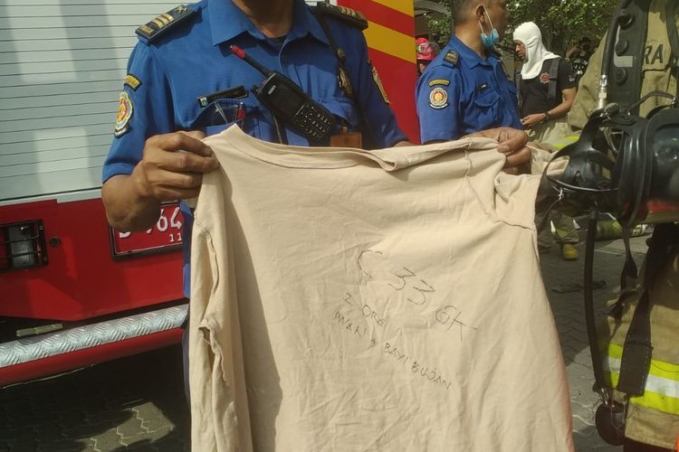 Ayah dan Balita Terjebak Kebakaran Apartemen Mediterania, Lempar Baju Berisi Pesan Minta Tolong