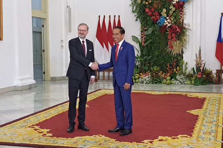 Presiden Joko Widodo menerima kunjungan kehormatan Perdana Menteri Republik Ceko Petr Fiala di Istana Kepresidenan Bogor, Selasa (18/4/2023) sore.