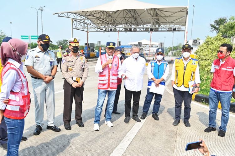 Menteri Budi Karya Sumadi lakukan pengecekan simulasi rekasaya lalu lintas mudik