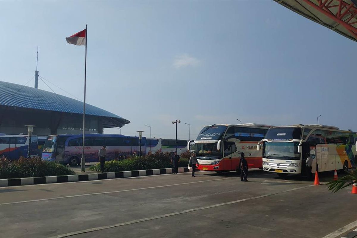 Suasana di Terminal Pulogebang, Jakarta Timur, Senin (10/6/2019).