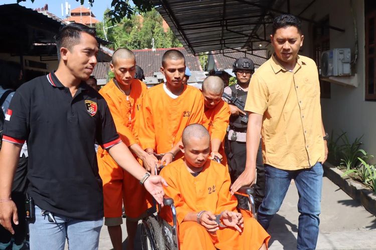 Komplotan pencuri dan penadah sepeda motor curian yang sudah beraksi di 14 lokasi di wilayah Denpasar dan Badung, Bali. /Dok. Humas Polresta Denpasar 
