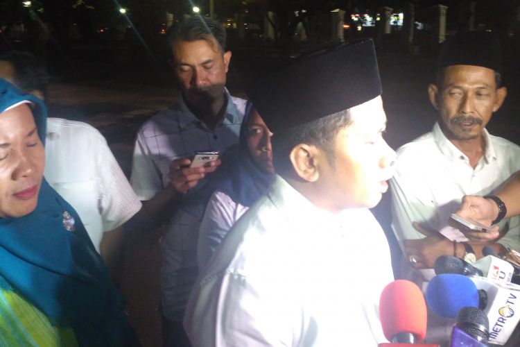 Massa pro PT Semen Indonesia usai menemui Teten Masduki di Istana, Senin (20/3/2017)