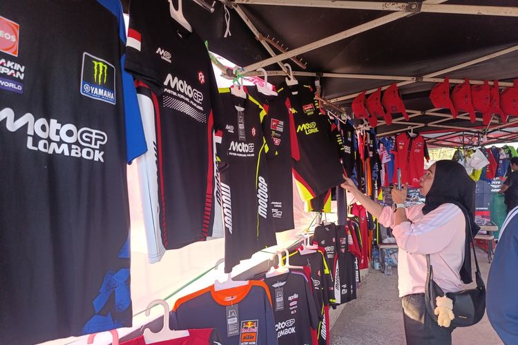 Souvenir Kaus Veda Ega dan Marc Marquez Diburu Penonton MotoGP 2026