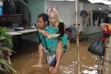 Idi dan Tri Tetap Menikah di Tengah Suasana Banjir