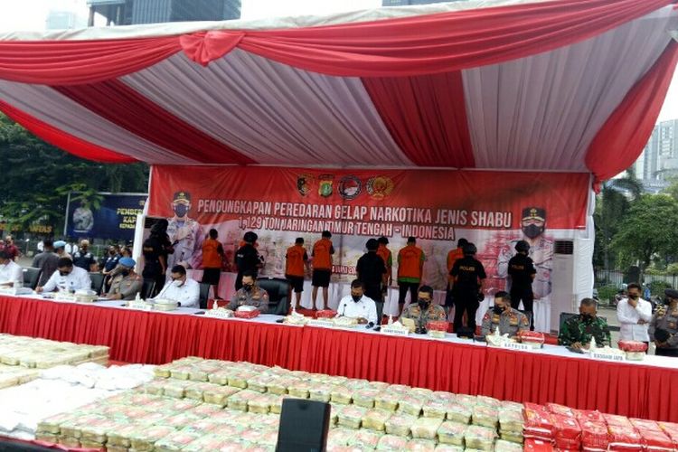 Polisi gagalkan peredaran narkoba sebanyak 1,129 kilogram jenis sabu jaringan Timur Tengah yang diungkap empat lokasi berbeda yakni Bogor, Bekasi, Jakarta Timur dan Jakarta Pusat pada Mei hingga Juni 2021.