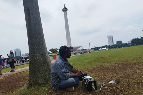 Cerita Faisal Jadi Tukang Foto di Monas, Kewajiban Sekaligus Hobi