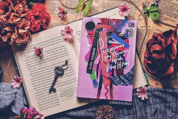 Perempuan yang Menangis kepada Bulan Hitam, Kisah Pilu Magi Diela yang Tersiksa Tradisi