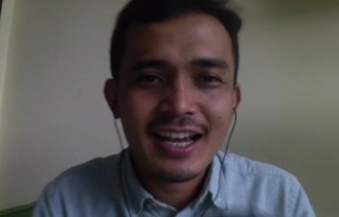 Sutradara Yosep Anggi Noen tengah menjelaskan proses kreatif di balik pembuatan film terbarunya, The Science of Fictions.