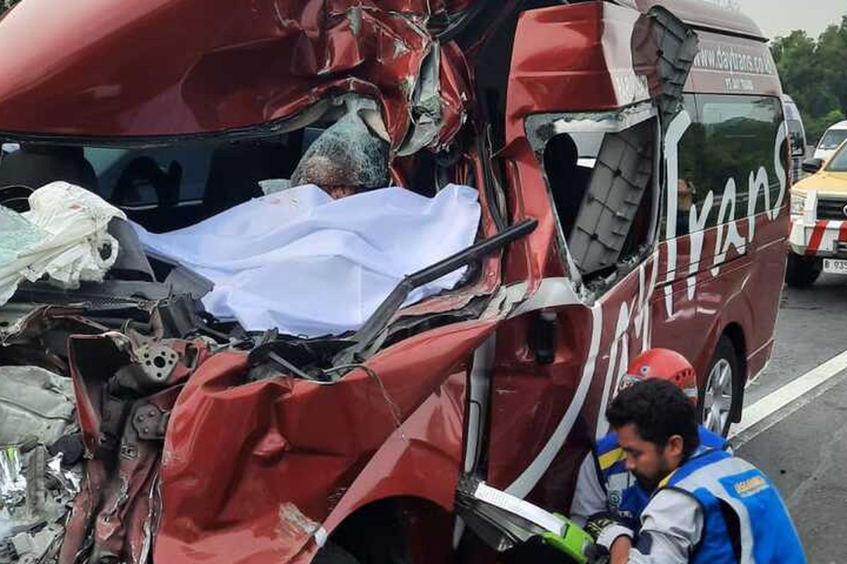 Mobil travel Daytrans kecelakaan di km 77 Tol Cipularang, Senin (13/10/2025)