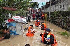 Banjir di Medan Berjam-jam, Brimob Diturunkan Bantu Evakuasi Korban