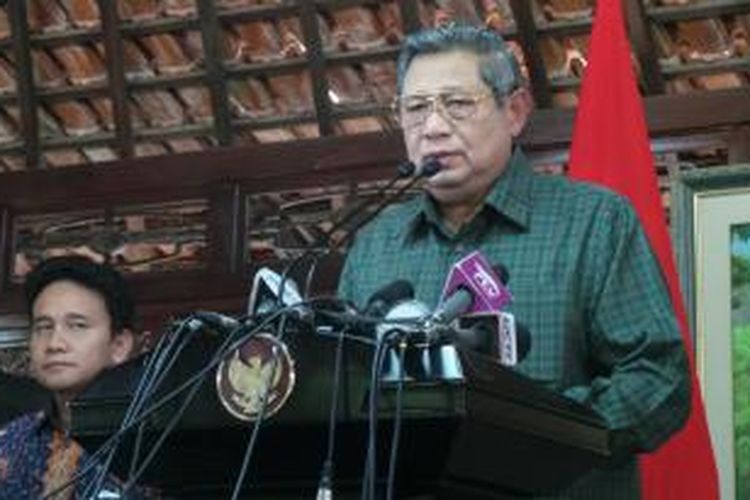 Presiden Susilo Bambang Yudhoyono membantah tuduhan Wikileaks soal dugaan korupsi percetakan uang negara di kediamannya, Bogor, Kamis (21/7/2014).