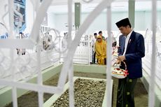 Jokowi Berziarah ke Makam Pahlawan Nasional Maulana Syaikh di Lombok