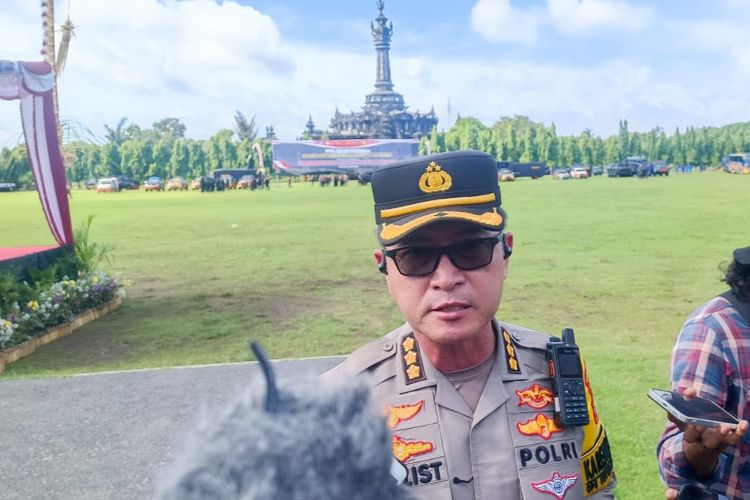 Karo Ops Polda Bali, Kombes Pol. Soelistijono saat berbicara dengan wartawan di Lapangan Nithi Mandala, Renon, Kota Denpasar, Bali, pada Kamis (20/3/2025). KOMPAS.COM/ Yohanes Valdi Seriang Ginta 