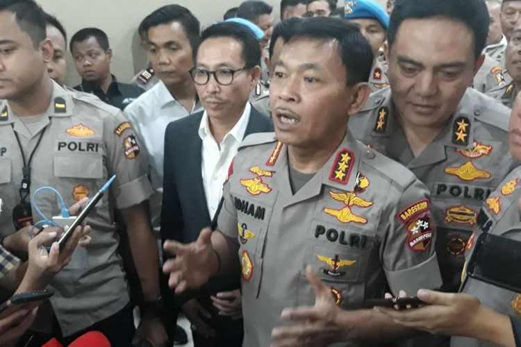 Komjen Idham Azis usai ditetapkan sebagai Kapolri terpilih di Kompleks Parlemen, Senayan, Jakarta, Kamis (31/10/2019).