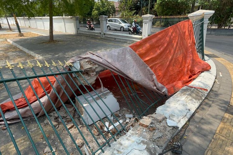 Pagar Pamedan Pura Mangkunegaran Ambruk Diseruduk Mobil, Respati: Segera Diperbaiki