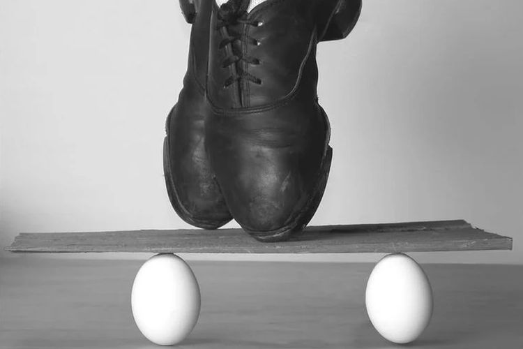 Яйцо тенга. Танцующие крестьяне гравюра. Egg dance. Пасха танцы. Egg dance.