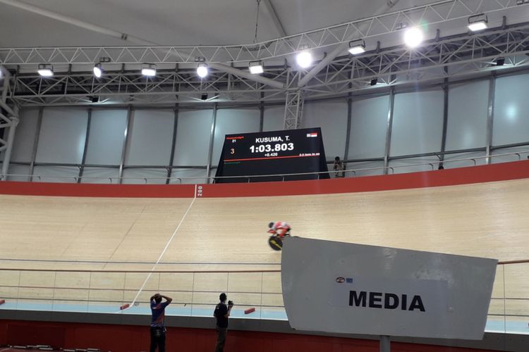 Pebalap sepeda putra Indonesia, Terry Kusuma saat turun di nomor time trial 1 kilometer elit putra, Asian Track Championships 2019, di Jakarta International Velodrome, Rawamagun, Jakarta Timur, Jumat (11/1/2019).