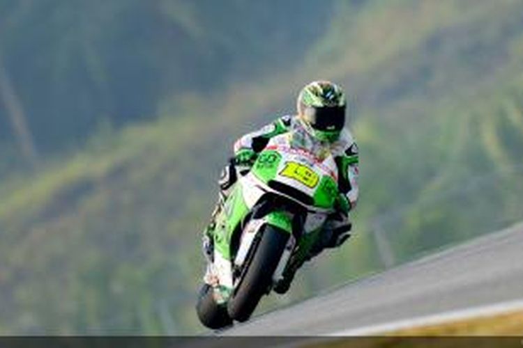 Pebalap Honda Gresini asal Spanyol, Alvaro Bautista, memacu motornya pada hari pertama ui coba pramusim kedua yang berlangsung di Sirkuit Sepang, Malaysia, Rabu (26/2/2014).