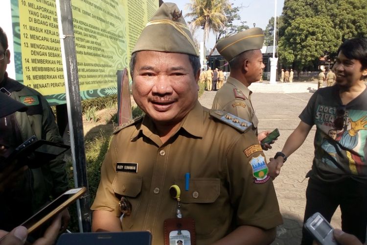 Bupati Garut Rudy Gunawan saat diwawancara wartawan, Selasa (25/92018)