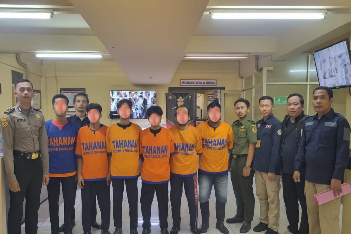 Balai Gakkum Kemenhut menangkap enam penambang emas ilegal di Taman Nasional Meru Betiri, Jawa Timur.